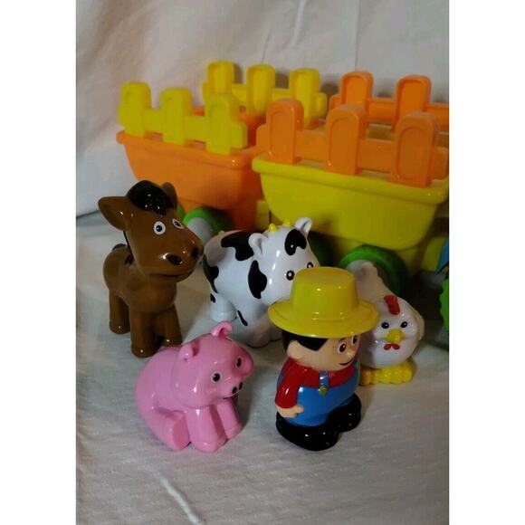 Toys R Us Children's "Old Mcdonald" Farm Train Interactive Animals - Picture 3 of 7